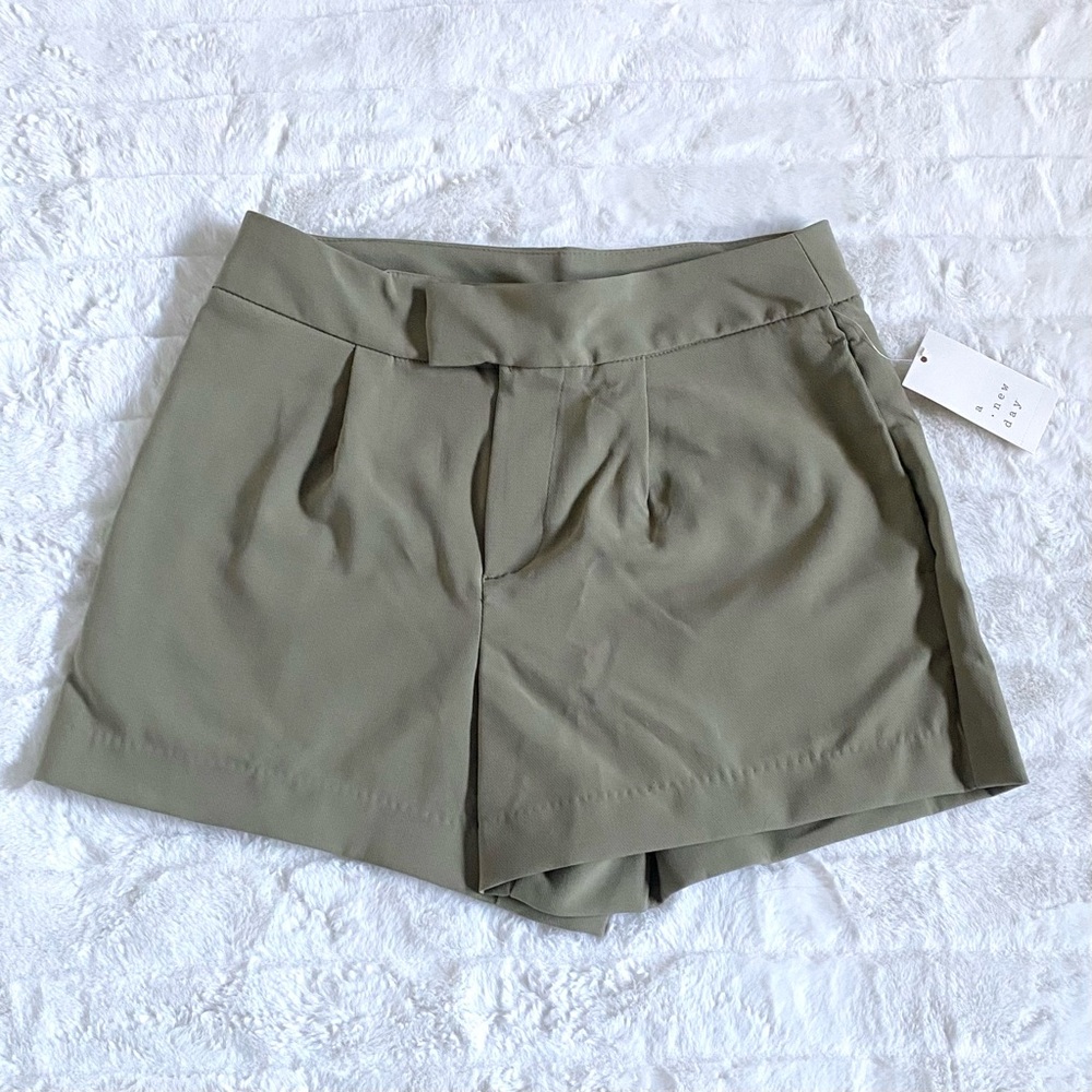 Women’s High-Waisted Pleated Olive Green Shorts